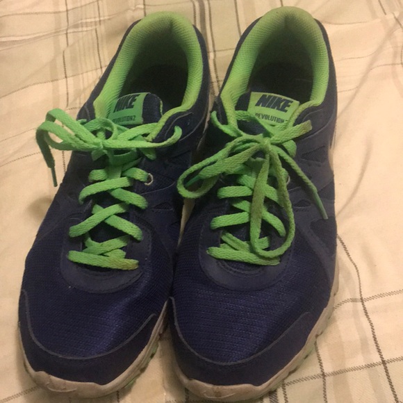 Youth Nike’s - Picture 2 of 3